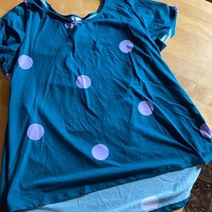 Lularoe xl shirt. Don’t know style name.